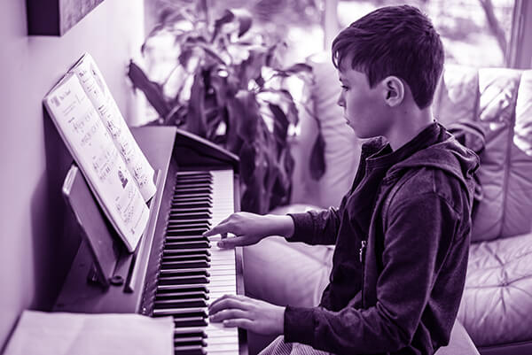 un teclado para aprender a tocar el piano